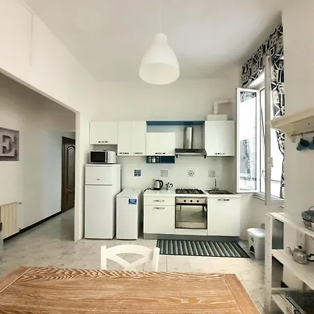 Easy Flat - Old Town Апартаменты Генуя